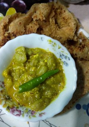 A picture of Bhujia paratha with dahi torai.