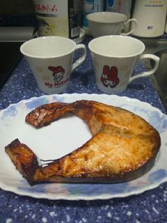 氣炸鍋 蒜香鮭魚 爸媽加菜囉 的食譜成品照片