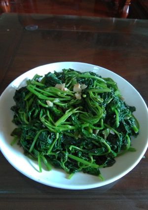 Hình của món Rau lang xào tỏi.