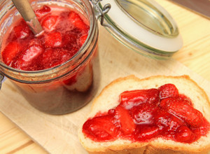Egyszerű eperdzsem recept fotója