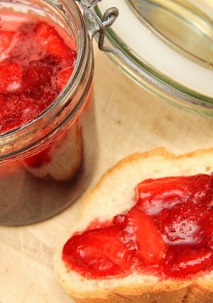 Egyszerű eperdzsem recept fotója