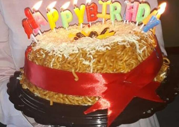 Bagaimana Menyiapkan Variasi kue ulang tahun dari mie, Enak Banget