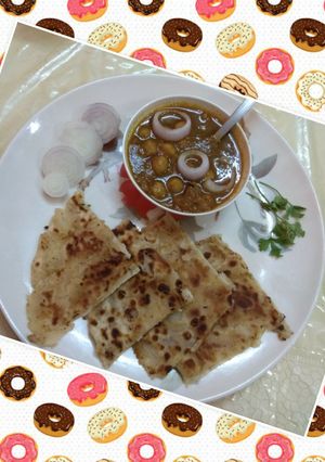A picture of Kulche Chole... Indian flat bread.