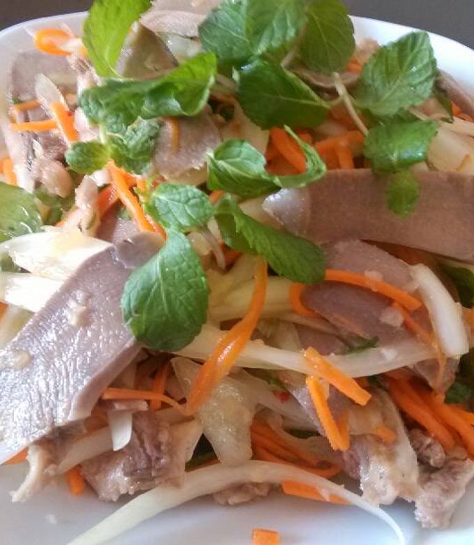 Hình của món Gỏi lưỡi heo.