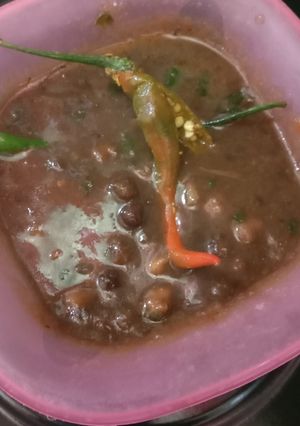 A picture of Black Chickpeas.