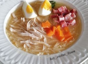 Foto principal de Sopa de picadillo de pollo, jamón y huevo duro