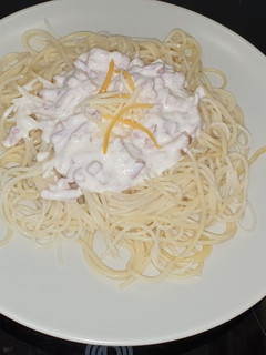 Una foto de Espaguetis a la carbonara de nata