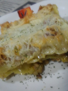 Una foto de Canelones por un tubo