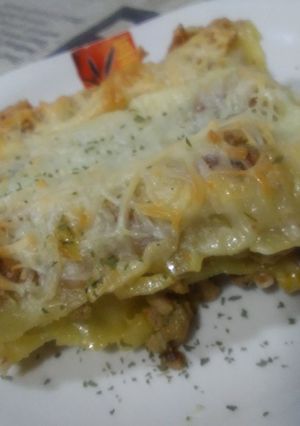 Una foto de Canelones por un tubo