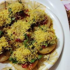 A picture of Sev puri.