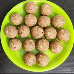 A picture of Wheat flour dates laddu.