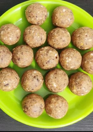 A picture of Wheat flour dates laddu.