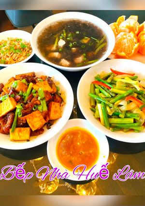 Hình của món Heo Quay Kho Đậu Hũ & Măng Tây Xào.