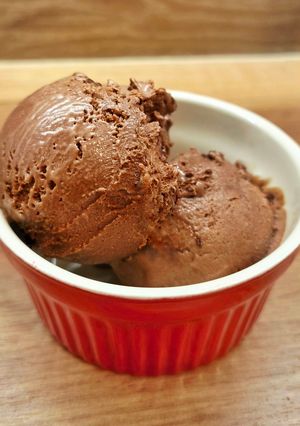 Házi csoki fagyi 🍫 (fagyigép nélkül) recept fotója