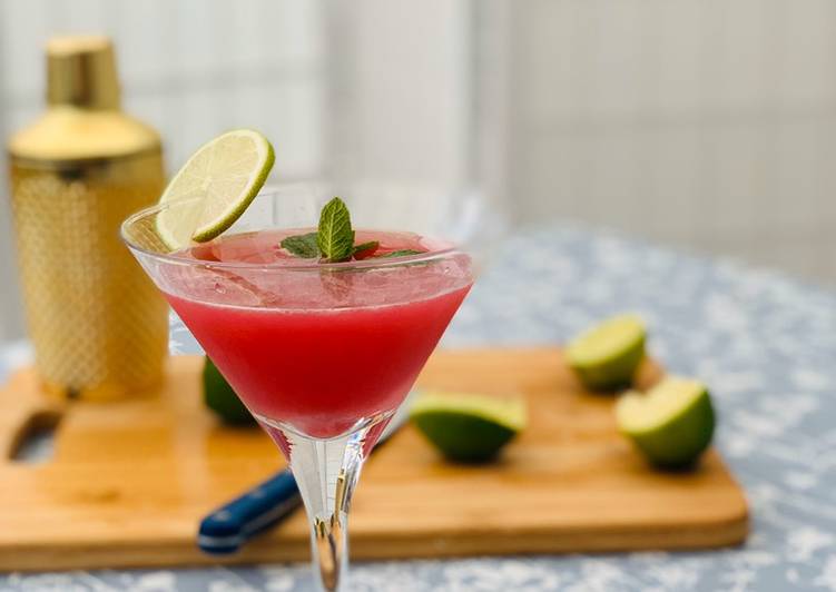 How to Make Super Quick Homemade Cosmopolitan Mocktail