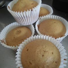 A picture of Yummy Vanilla Cupcakes!!!.