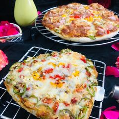 A picture of Heart pizza with pull apart hearts pizza (recipe in English).