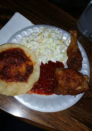 Una foto de Pollo con ensalada