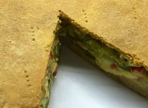 Una foto de Tarta de zapallitos o pascualina con masa casera 😋