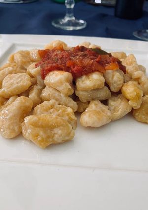 Una foto de Ñoquis de zapallo con salsa bologñesa