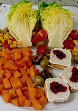 Una foto de Ensalada templada variada