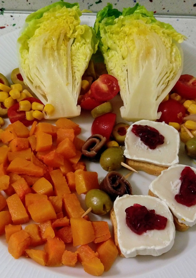 Una foto de Ensalada templada variada