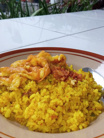 Resep Nasi goreng kunyit dan telur dadar Anti Gagal