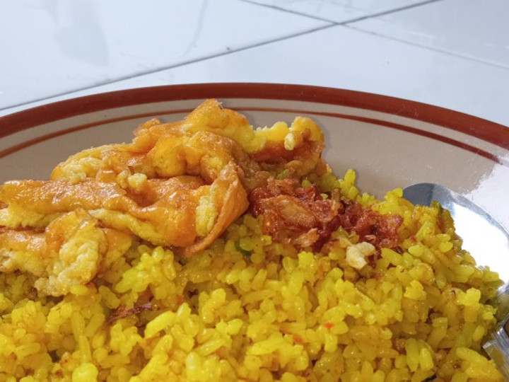 Resep Nasi goreng kunyit dan telur dadar Anti Gagal