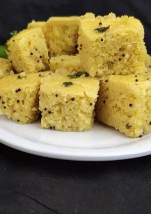 खम्मन ढोकला (khaman dhokla recipe in Hindi) रेसिपी मुख्य फोटो
