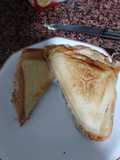 Sándwich grill de atún