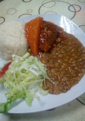 Una foto de Lentejas con estofado de pollo