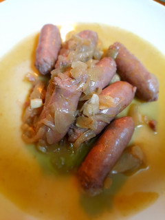 Una foto de Salchichas en salsa encebollada