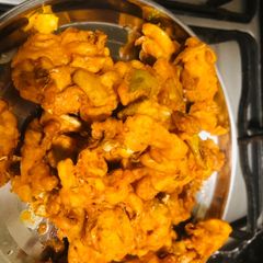A picture of Cabbage and Chilli Bhajia.