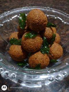 வாழைக்காய் கோலா உருண்டை🥒🧆 (Vaazhaikaai kola urundai recipe in tamil) செய்முறை முக்கிய புகைப்படம்