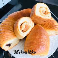 A picture of Eggless Wool Roll Bread.