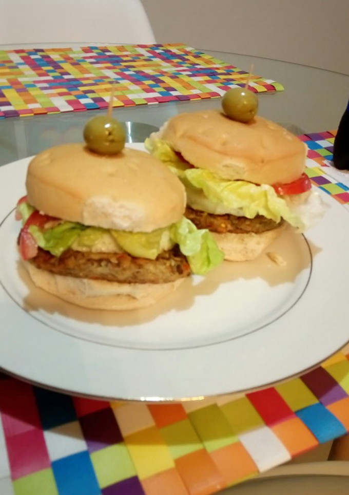 Una foto de Riquísimas Hamburguesas de lentejas! Vegetarianas 🍔