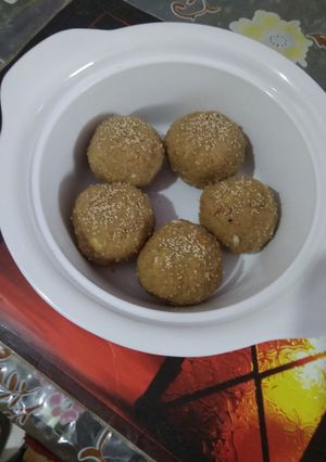 લાડુ (ladu recipe in Gujarati) રેસીપી મુખ્ય ફોટો