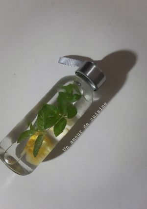 Une photo de Eau détox citron menthe 🍋🌱