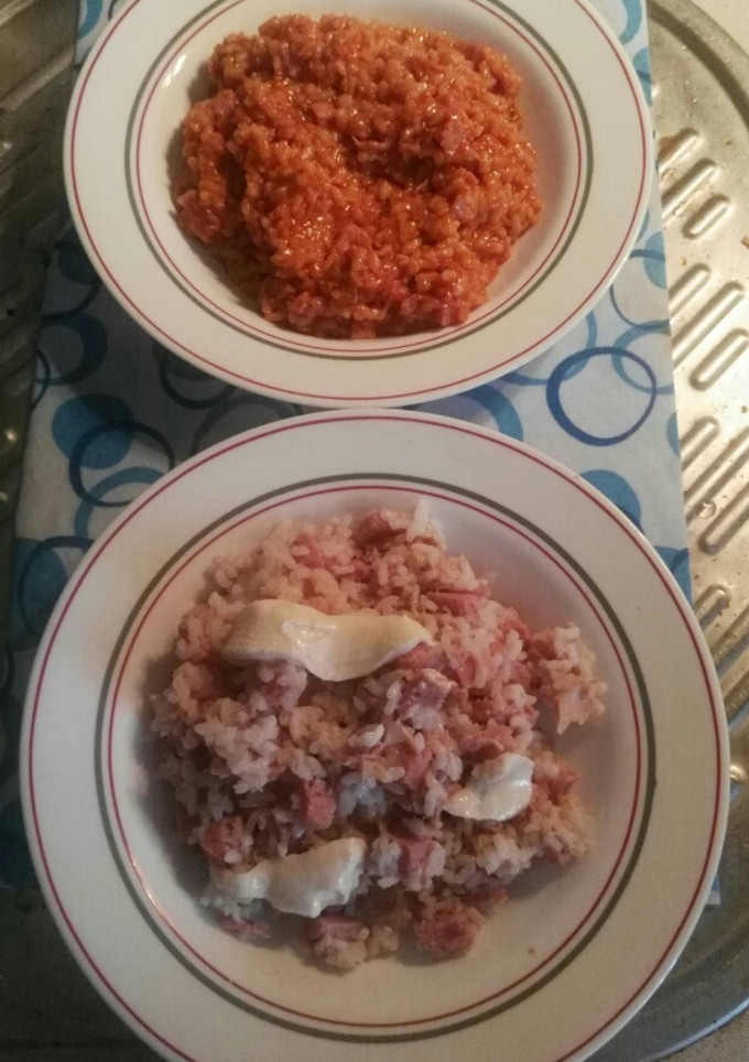 Una foto de Arroz blanco con jamón y atún