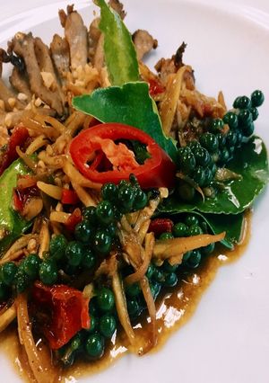 รูปของ ผัดฉ่าหอยพิม Stir-fried spicy angelwing clams