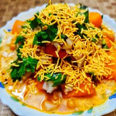 A picture of Spicy dahi vada aloo dum.