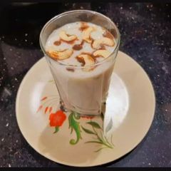 A picture of Apple and banana smoothie.
