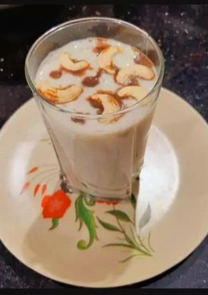 A picture of Apple and banana smoothie.