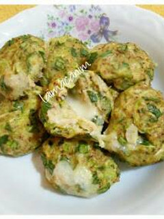 A picture of Baked zucchini with cheese.