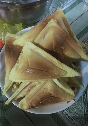 Hình của món Bánh hotdog tam giác.