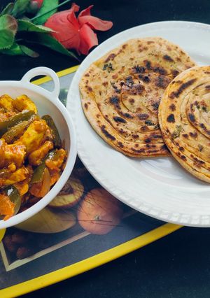 मजेदार पनीर की सब्जी विद लच्छा पराठा रेसिपी मुख्य फोटो