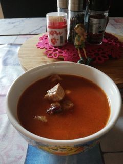 Hamis gulyás házi tésztával recept fotója