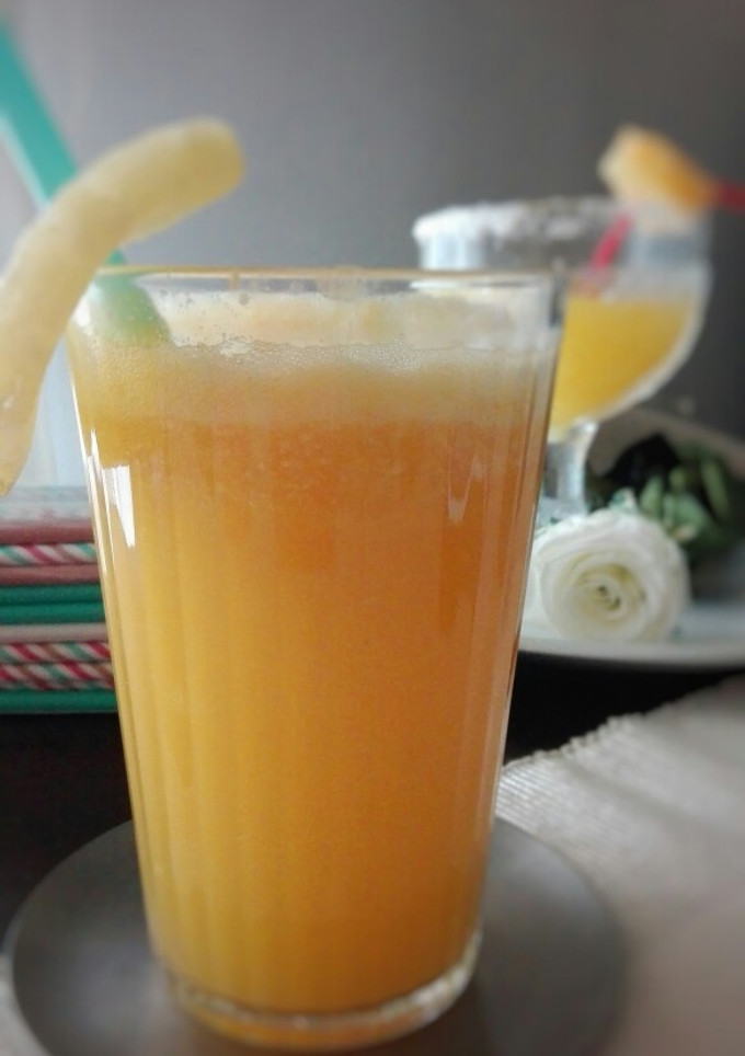 Una foto de Smoothie de piña, nectarina y naranja