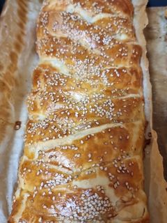 Una foto de Trenza de hojaldre de pavo y queso