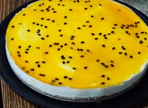 Una foto de Cheesecake de maracuyá